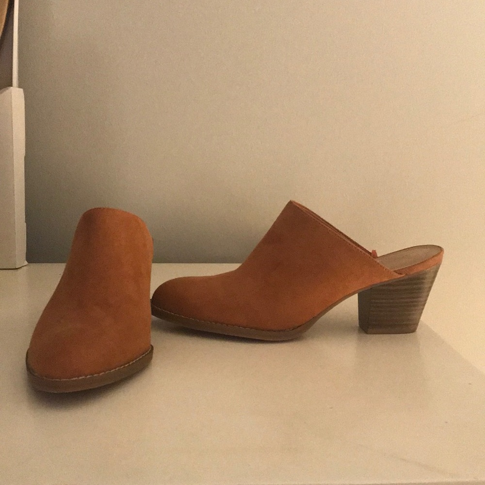 Old Navy heeled mules size 7